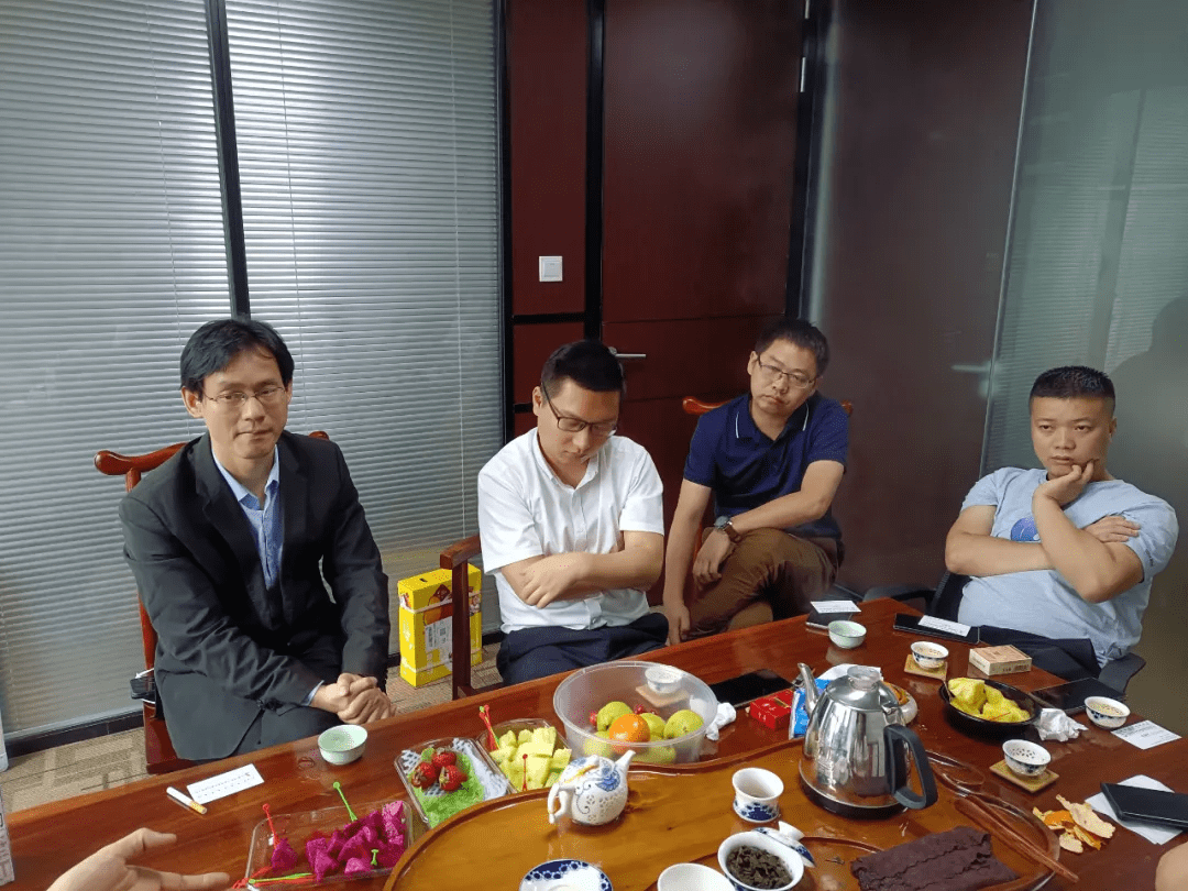 服务,余博士因此非常欢迎有好产品,跨境服务的乡友同仁一起喝茶交流