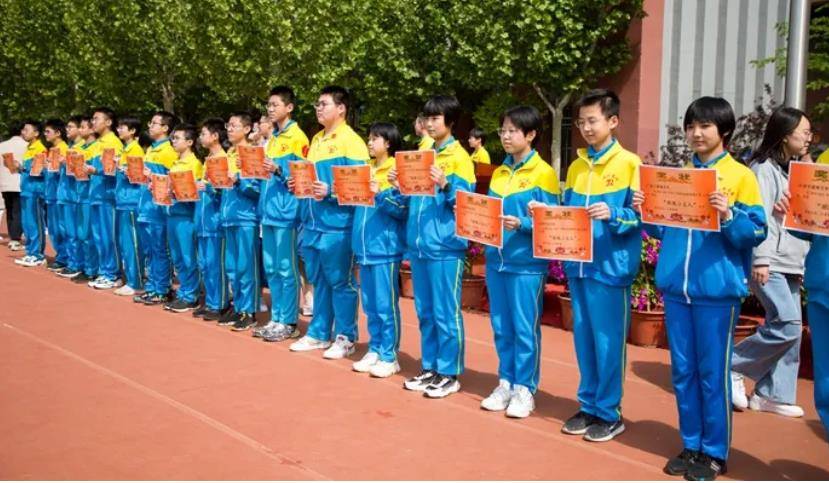 衡水滨湖志臻中学初二年级召开表彰大会