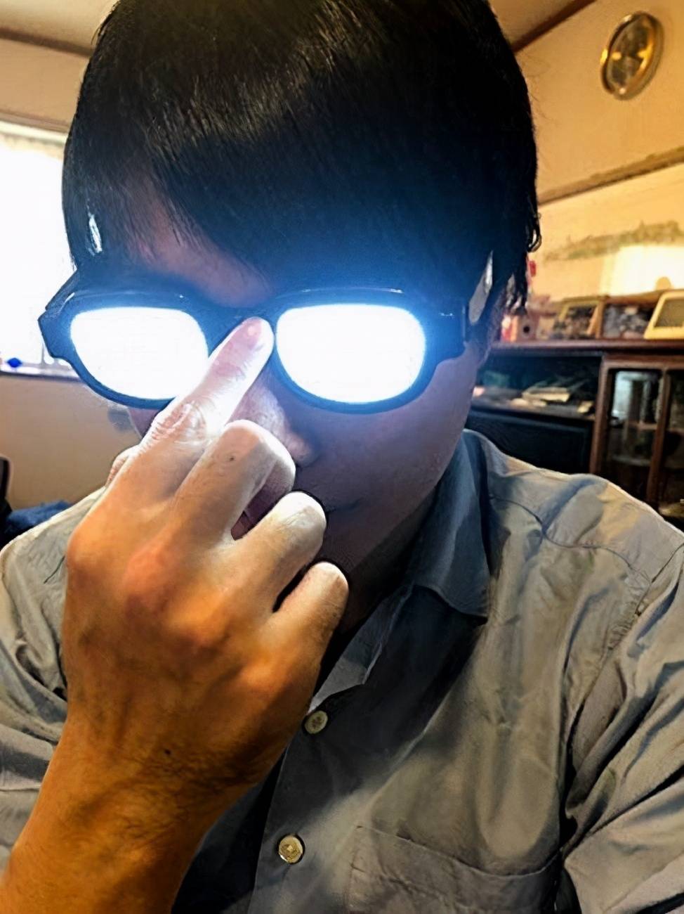 图片[2]-日本网友发明漫展“黑科技”，一个眼镜就能COS柯南，已经卖断货-魔性次元