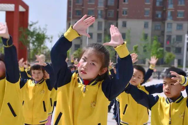 郑东新区永昌小学铸强健体魄迎建党百年