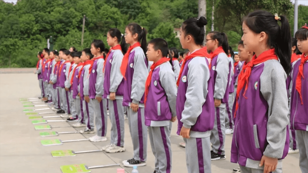 新縣新星小學舉行勞動教育實踐基地揭牌儀式暨開耕活動