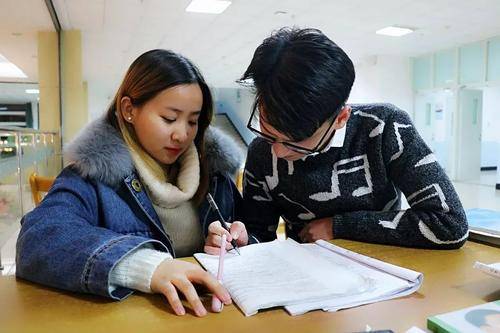 怎么让自己看起来像一个大学生 c0d0951f639e4054bd5a3226830219c9.jpeg