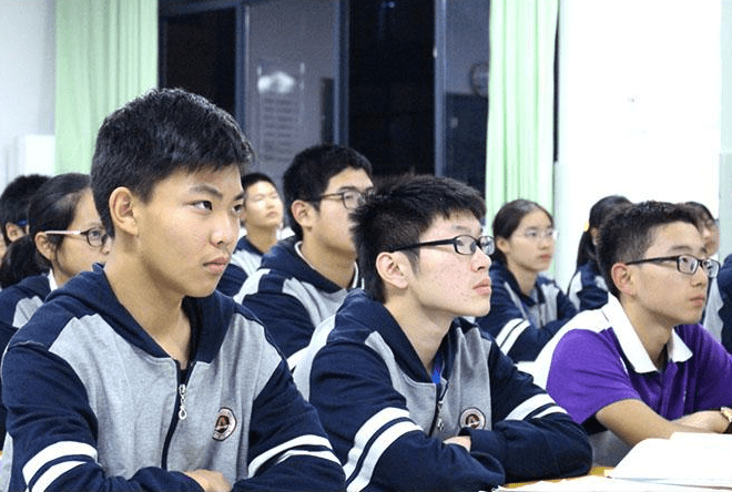 原创衡水中学高二男生帅上热搜百万网友点赞评论颜值堪比小说男主