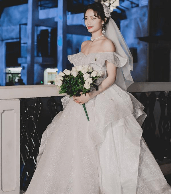 the9全员穿婚纱,陆柯燃暗黑,许佳琪仙气,而她堪称最美新娘