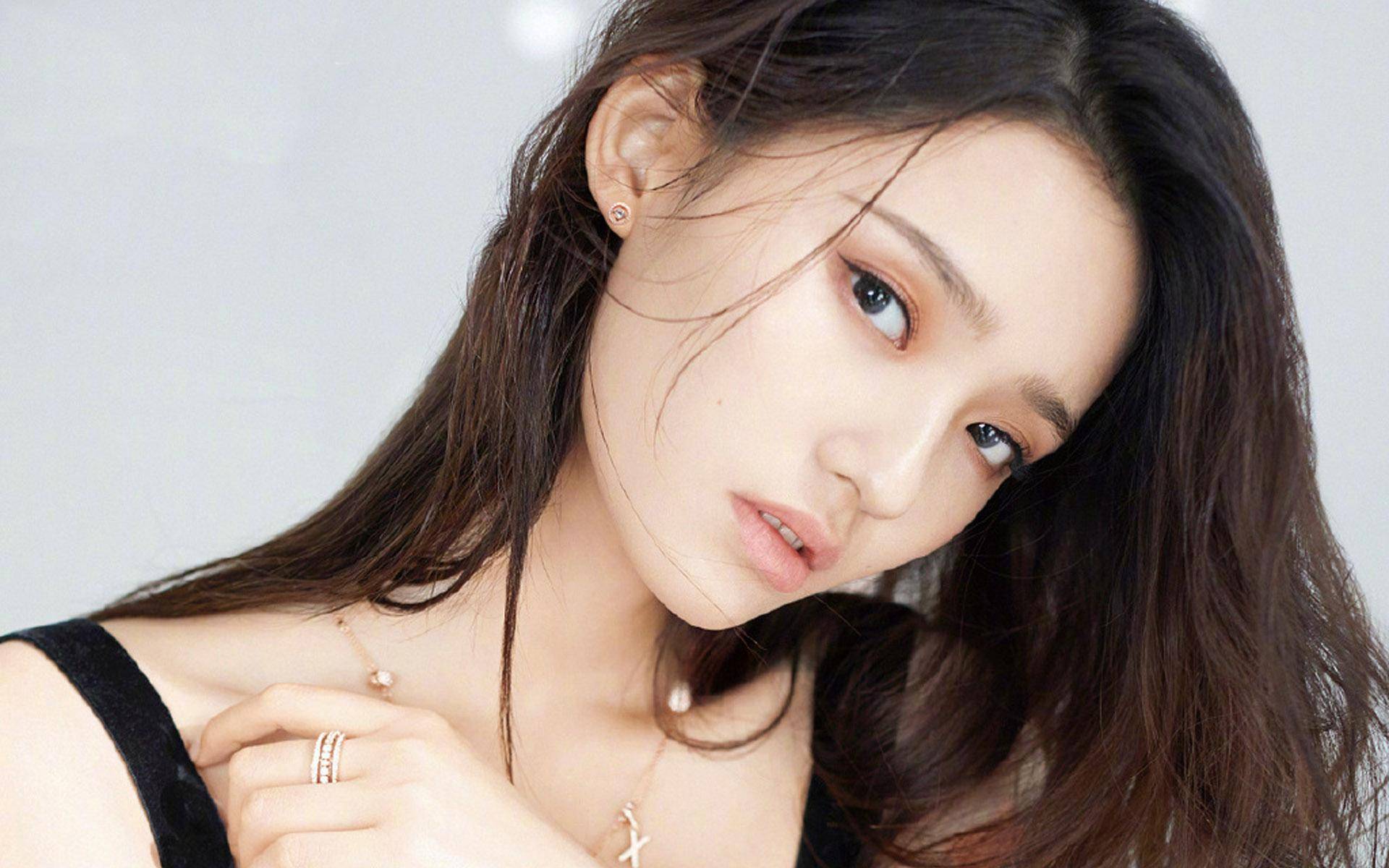 知名女星公开被喊"阿姨"变脸:请别再拿少女感,去绑架成年女性