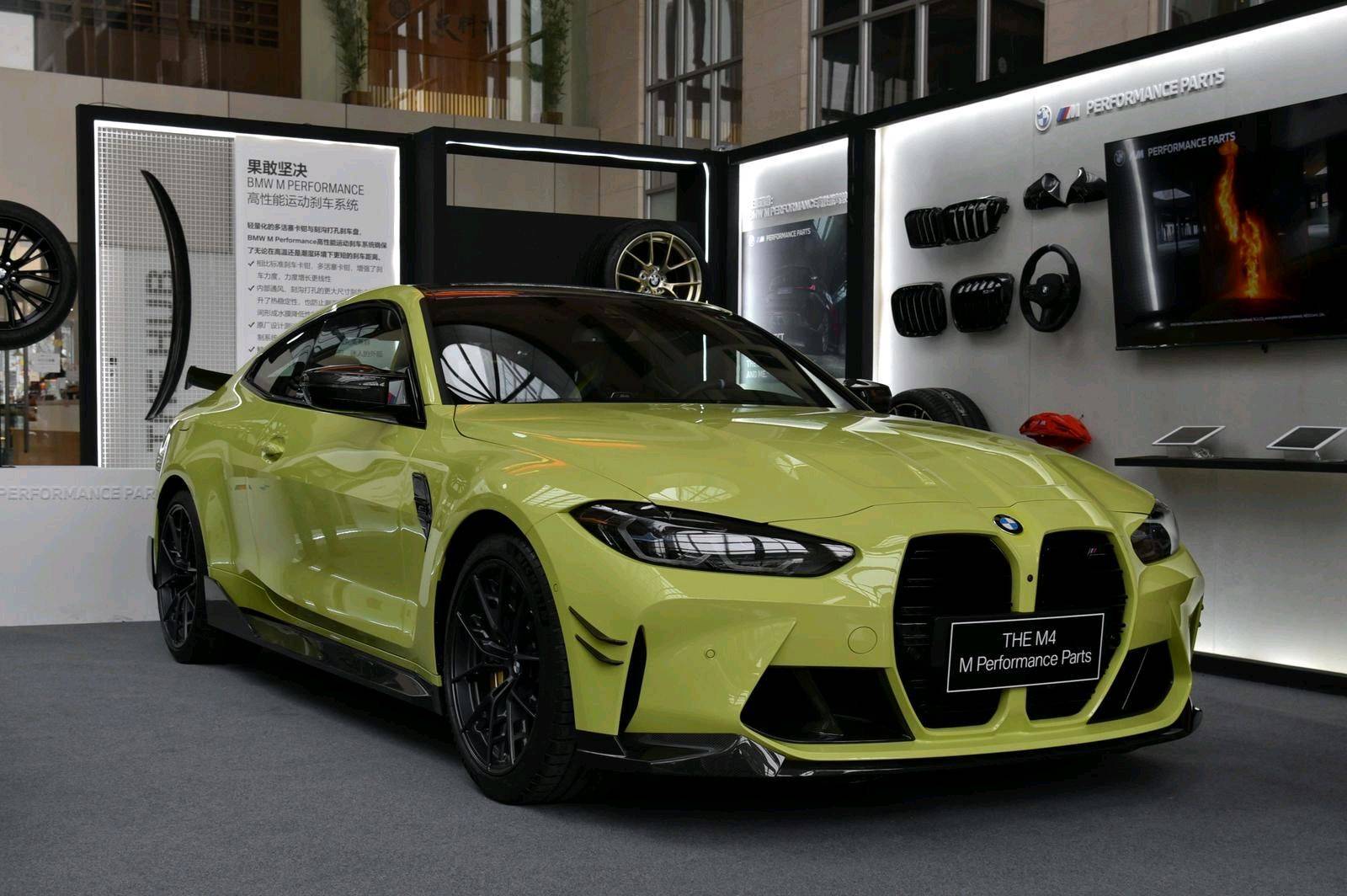 运动感十足的宝马轿跑!3.0t 8at,加速3.9秒,新m4实车真帅气