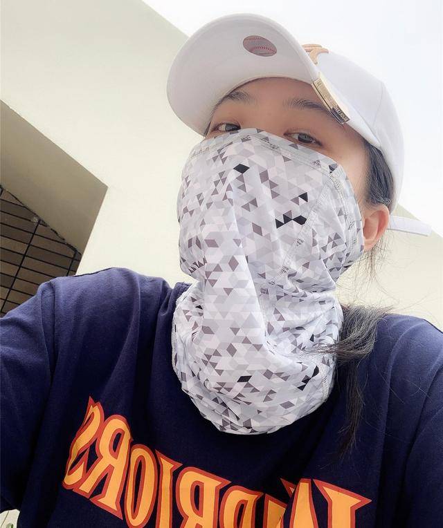 朱芳雨前妻近照,独自抚养儿子仍单身,离婚后身材傲人女神范十足_胡美