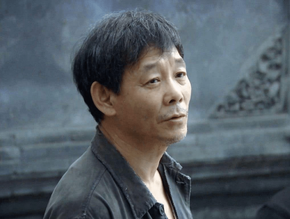 国家一级演员,拿金条堆积木,住上亿四合院,74高龄仍坚持拍戏