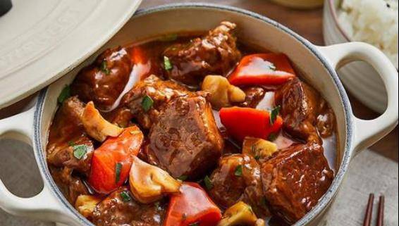 精选美食葱油凉拌香菇百叶包肉红酒烩鸡肉豌豆肉丝烩菜