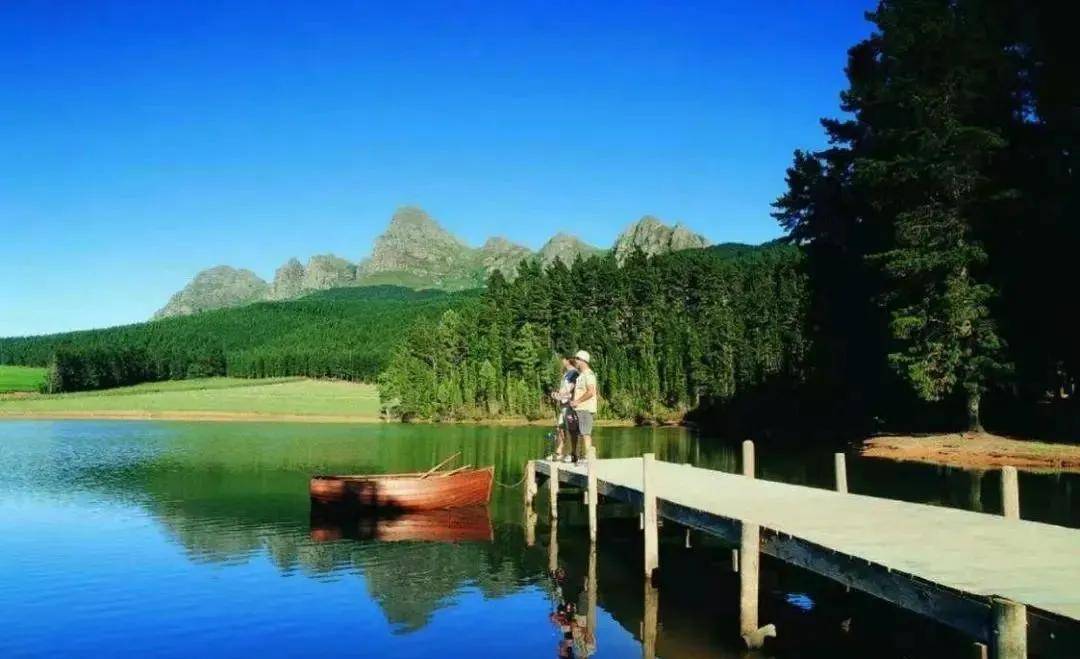 美的鹭湖国家5A级景区建的别墅总价230万起，独栋500万起