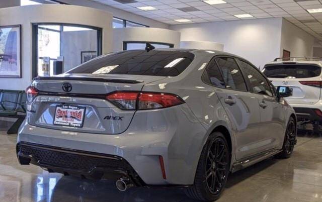 好车,帅车,靓车基本在任何地方都不愁汽车市场,丰田卡罗拉海外版实车