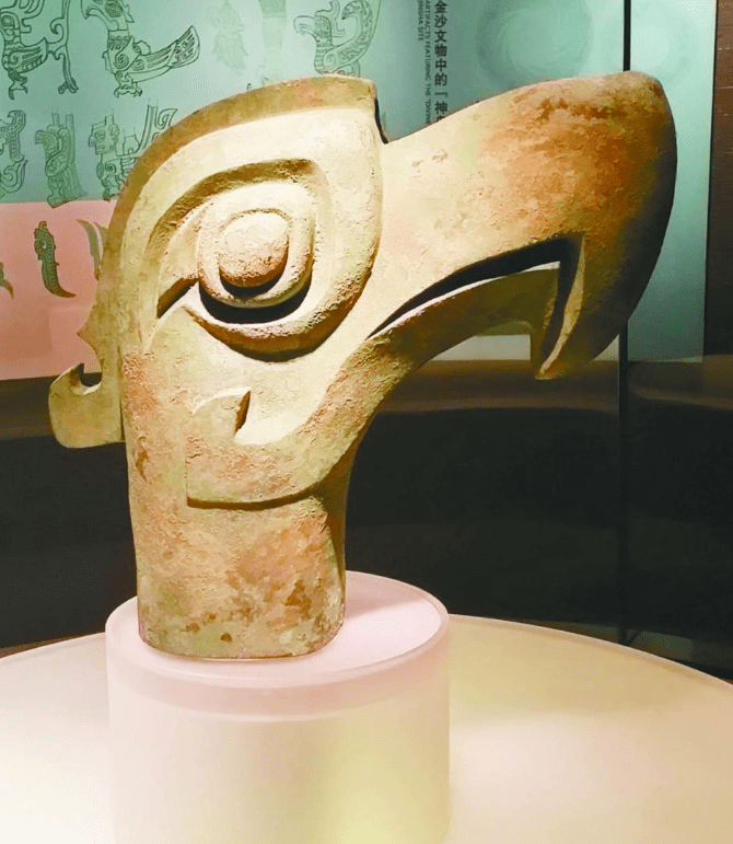 三星堆的青铜器雕像,为何没有瞳孔,专家说:真相应该是这样