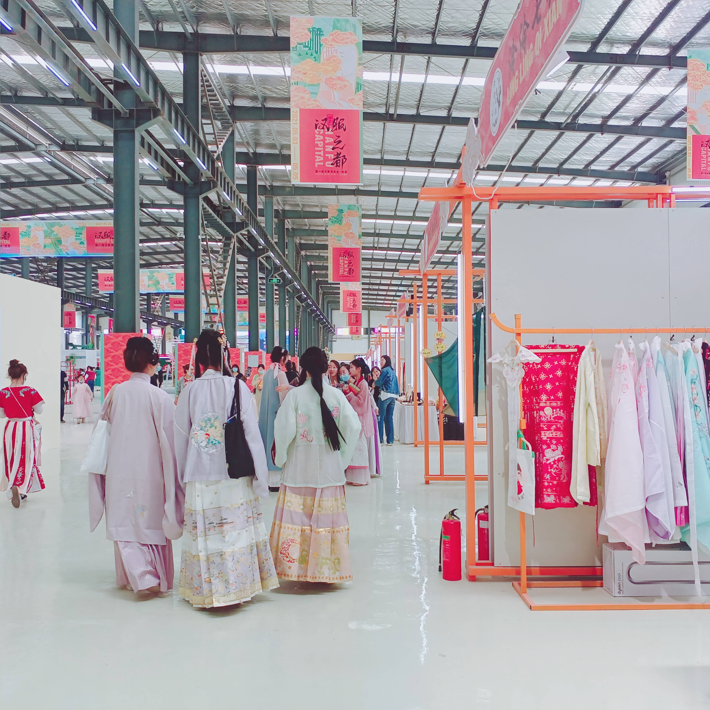 汉服之都照耀修武千年古县重放光芒记汉服之都董事长陈朕冰修武行