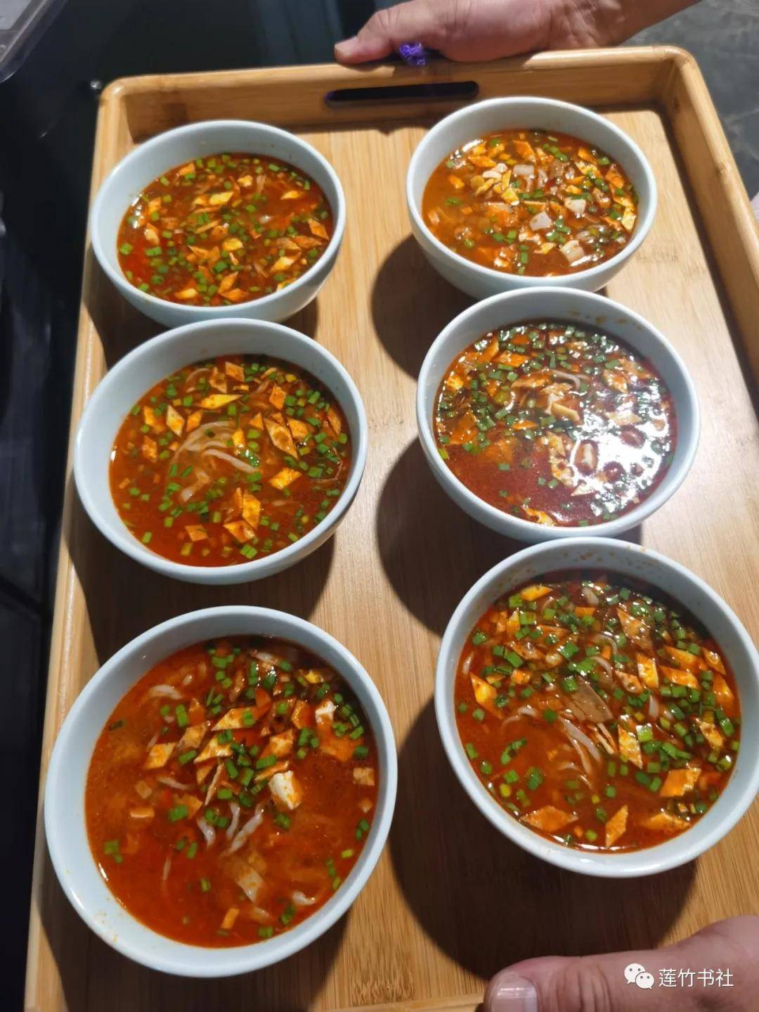 亓宏刚题写的长安酒肆在武汉重装开业