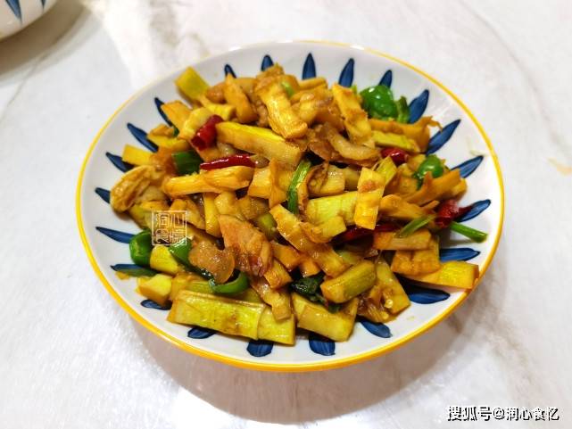 原创在新家做饭招待家人,做了7菜一汤,老姐饭前讲话让我鼻子发酸