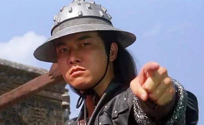 57岁钱小豪近照眼角皱纹明显难掩老态离婚后儿子跟继父改姓