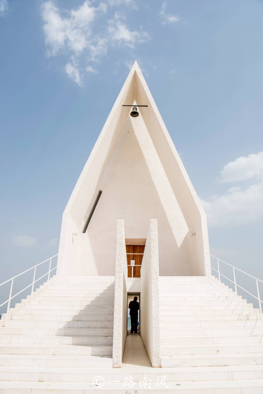 原创河北有个小三亚,白色礼堂成为网红景点,吸引北京人和天津人打卡