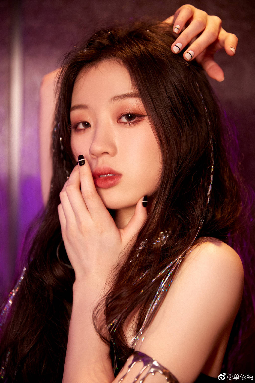 乐评单依纯唱soap被怼哭面对否定失控忍哭都是成长