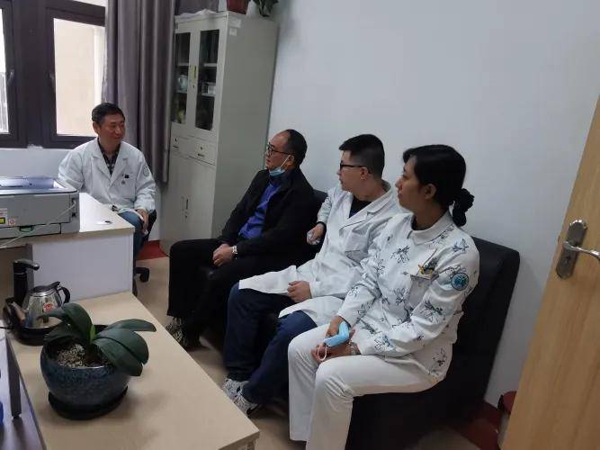 重庆市肿瘤医院医生偶遇老人心脏骤停出手相救!实施胸外心脏按压注意这几点