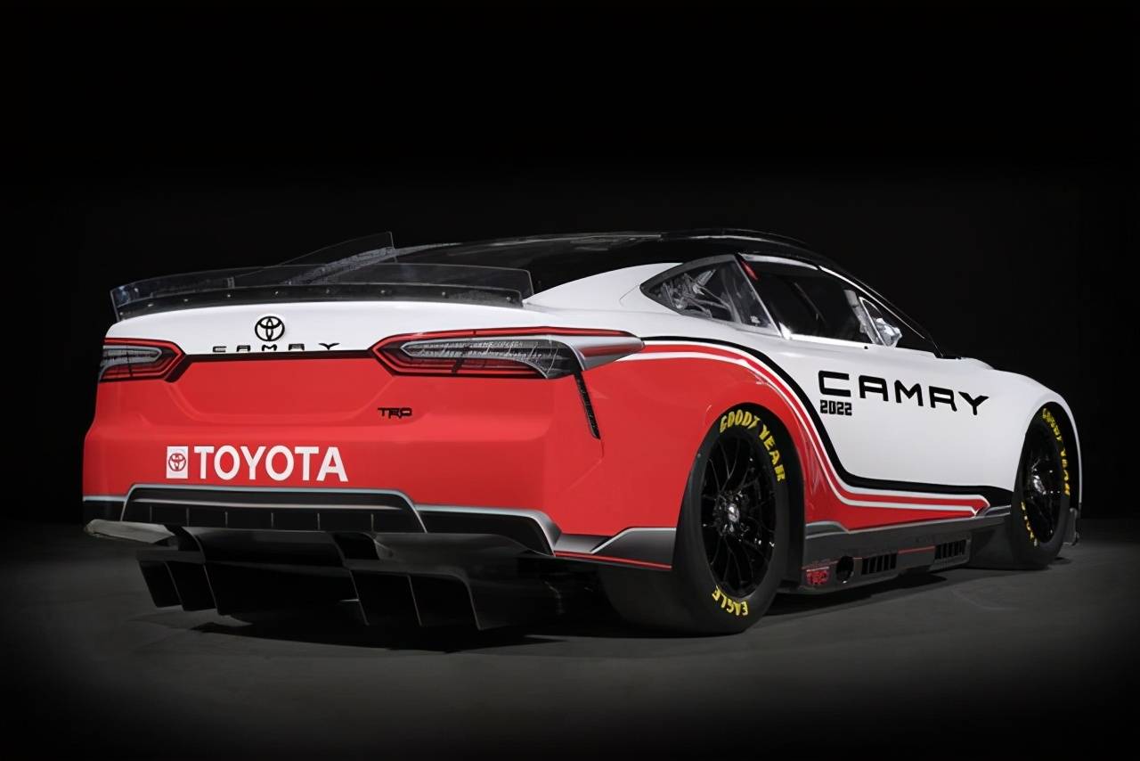 西装暴徒丰田凯美瑞trdnextgen670匹马力将征战赛车场