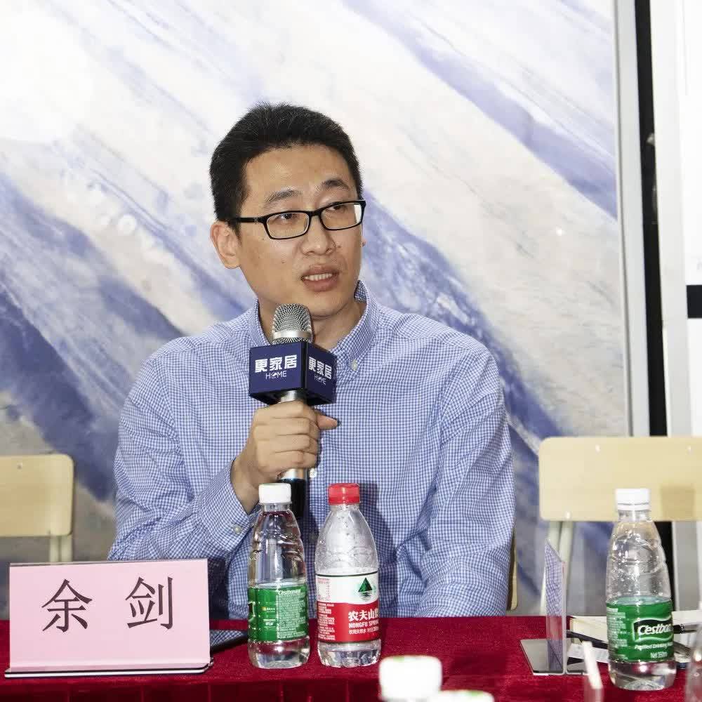 余剑:保障墨水稳定性对岩板很重要04杨为东:就材料本身来讲,坯和釉是