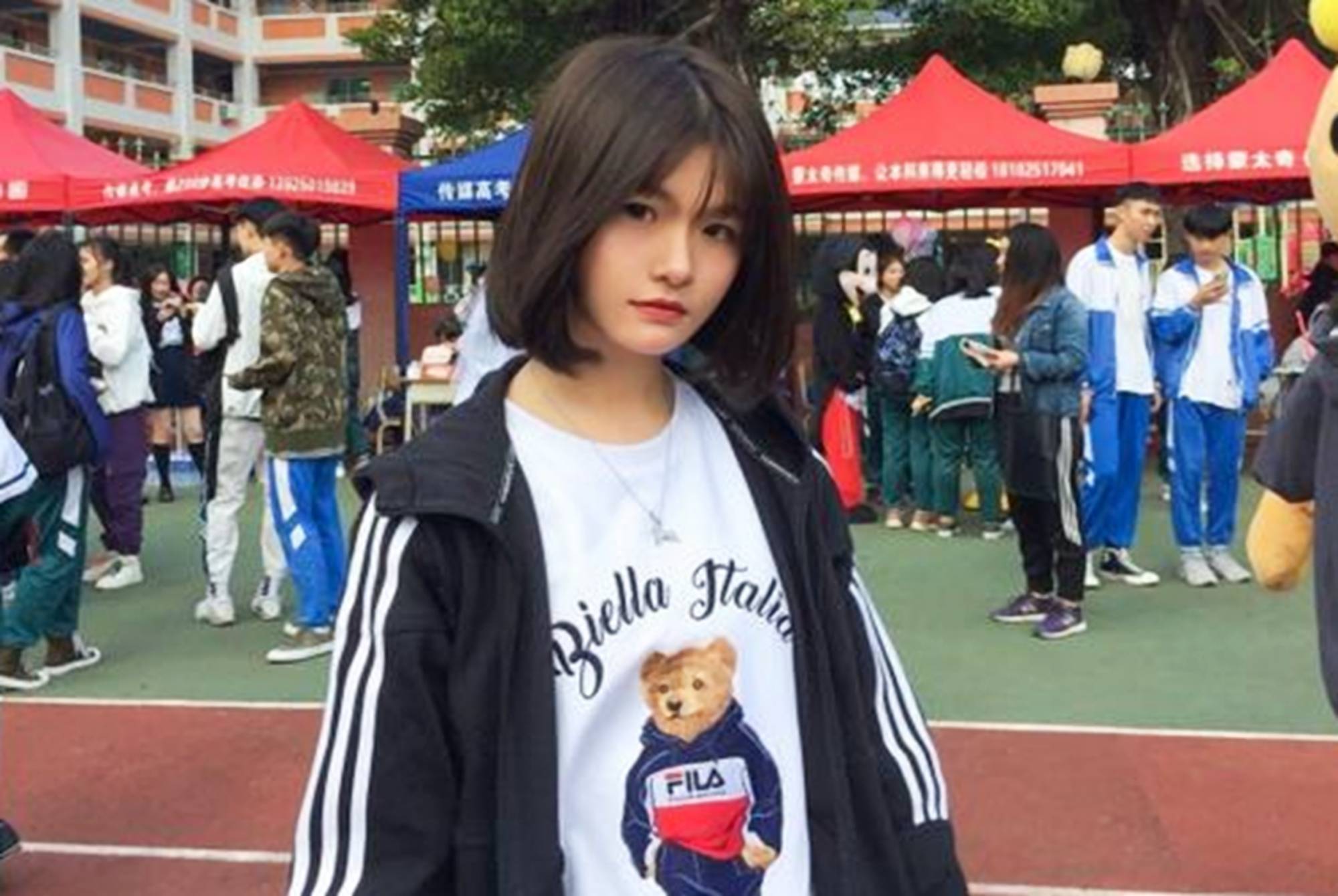 有种呆萌叫初中生的自以为是用手捂脸是典型老师表示费解