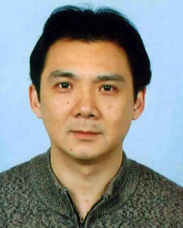 凭借《雷雨》中英俊潇洒的周二少爷"周冲"的这个角色,钟浩收获了一堆