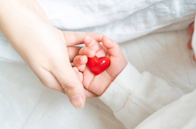 母婴类保险是福音还是鸡肋?试管婴儿如何投保?| 母亲节特辑