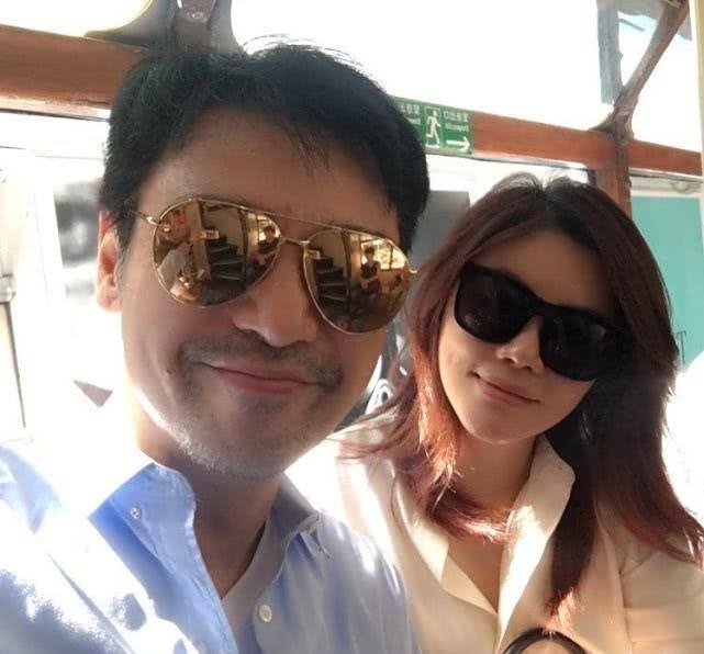 钟镇涛67岁生日获老婆晒恩爱夫妻合照示爱守着陪着爱着你