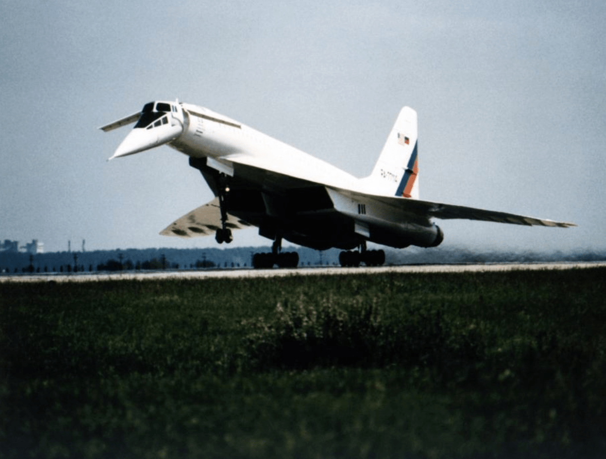 原创世界首架超音速客机当众爆炸解体就飞了55次载客航班