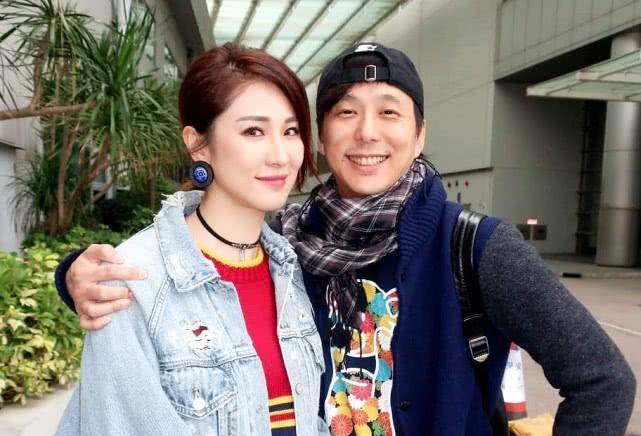 邓健泓可是一位护妻狂魔,他会陪着老婆上下班,还会在网上与老婆的激进