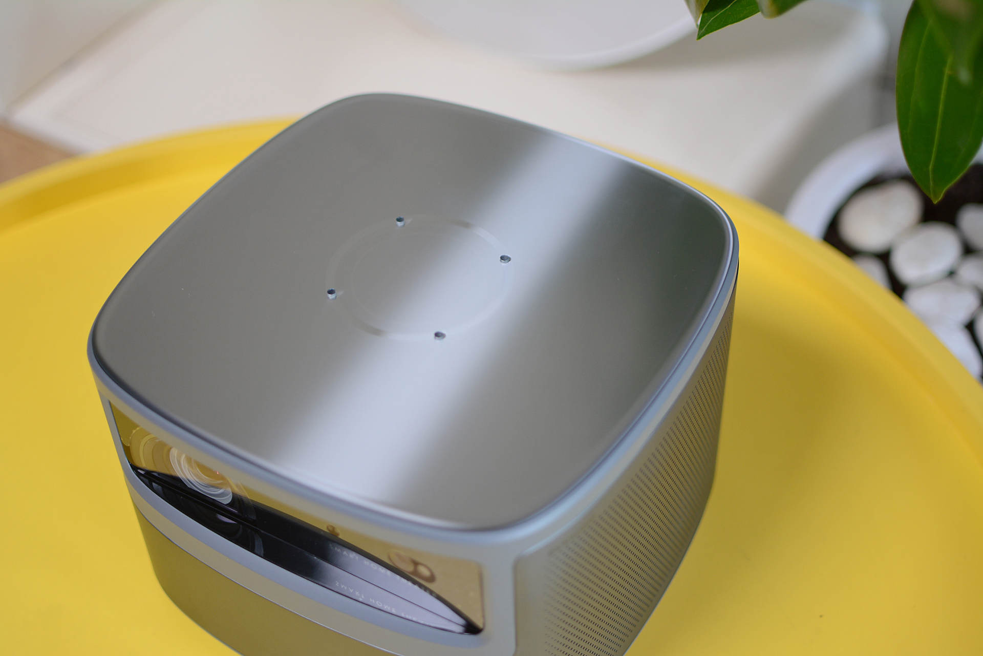 不惧白天强光,坚果j10投影仪评测,替代智能电视没问题