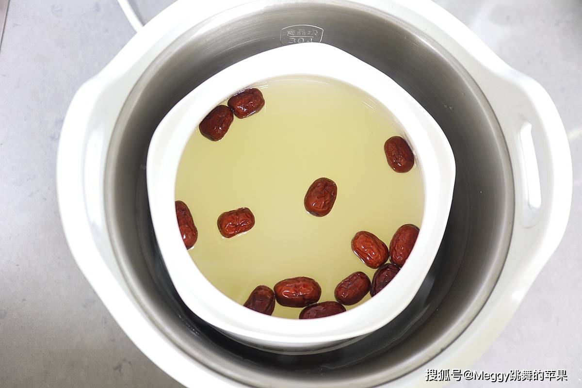 原创
巧妈妈精心搭配高考营养晚餐,4菜1粥,蒜泥白肉开胃解馋
--【蒜泥白肉】----【红枣小米汤】----【猪肉三丁】----【西红柿炒鸡蛋】----【花椒炝炒娃娃菜】