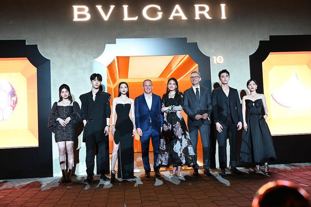 钟楚曦穿黑裙亮相活动 演员出身的她 为何成了时尚界 毯星 明星