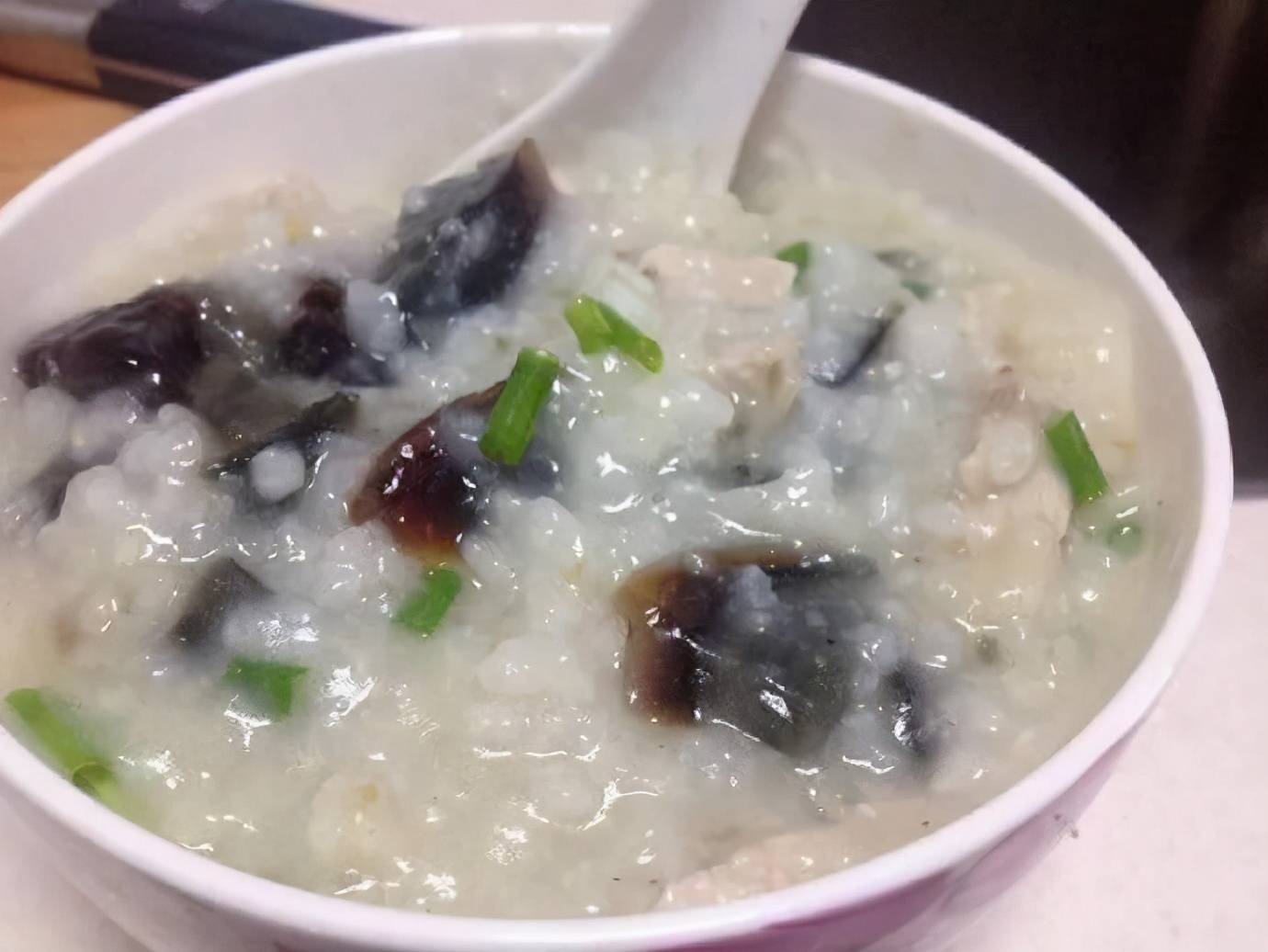 皮蛋臭嗎？你覺得怎麼做好吃？ 熱愛美食 第7张