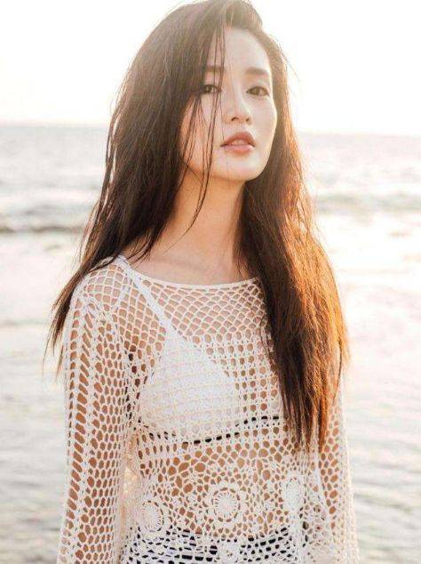 李沁拍摄内衣广告拍完后慌忙穿上外套工作人员表情亮了