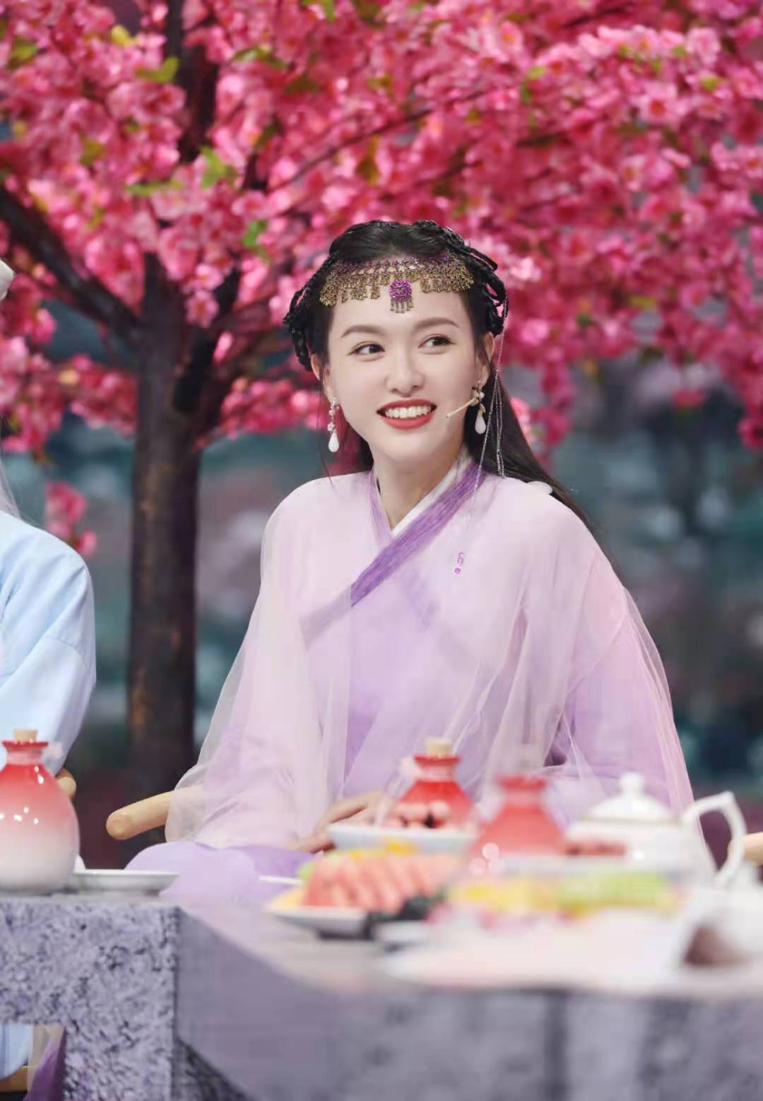 原创唐嫣官宣代言辱华品牌！不理粉丝吐槽坚持转发，网友：想钱想疯了