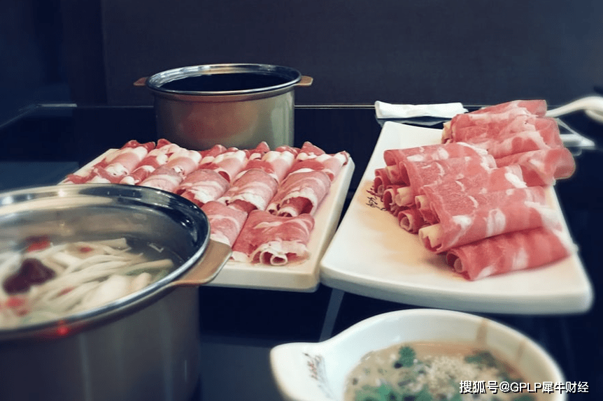 海底捞净利暴降87%股价“腰斩” 折旧摊销增