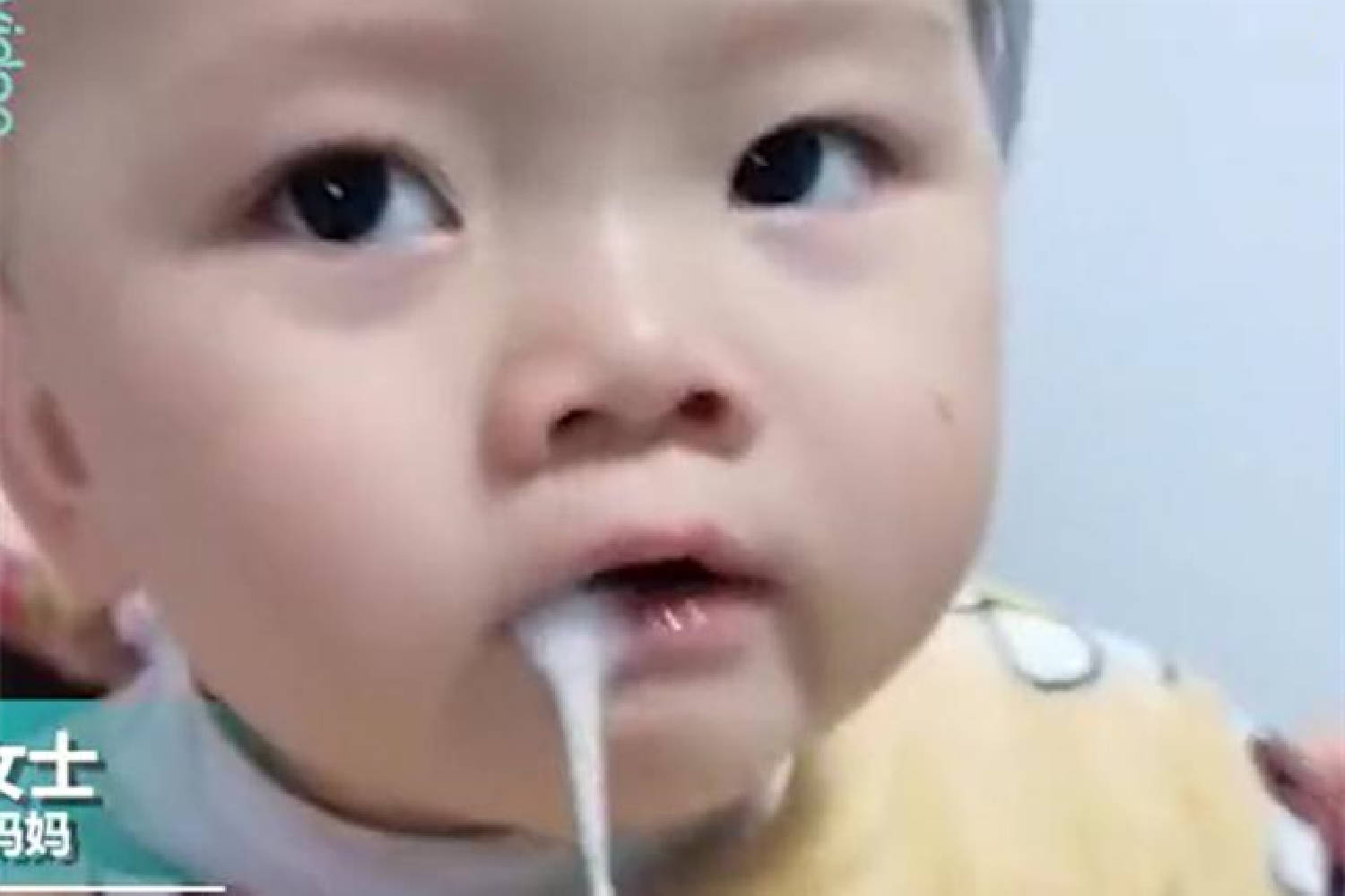 婴儿咳嗽吐奶（宝宝被爸爸亲一口吐奶）-幼儿百科-魔术铺