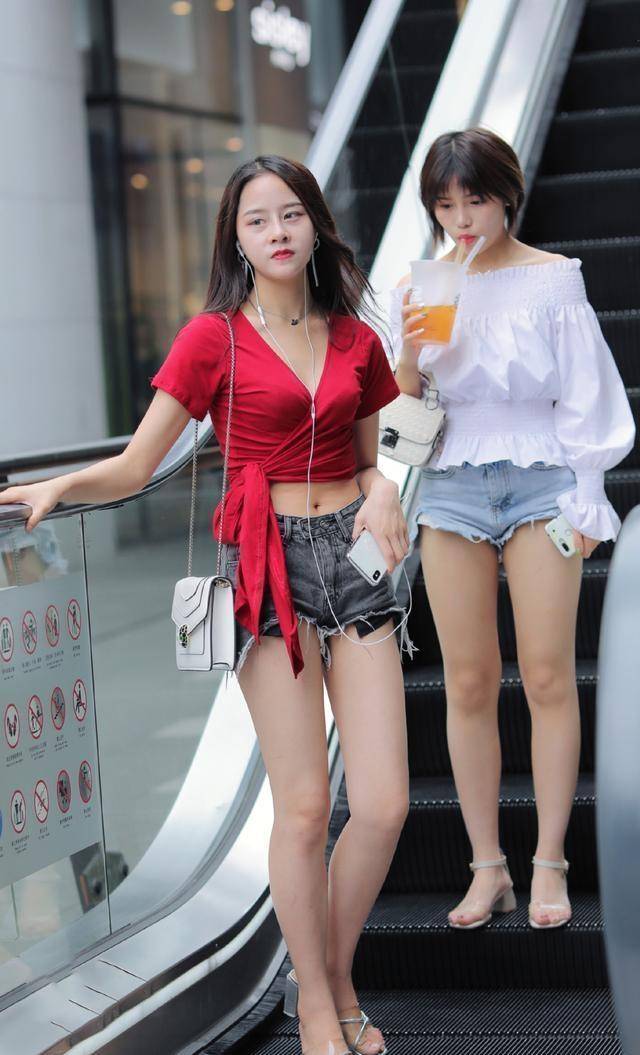 女生适合穿的红色短裤 4dd626bd17b24ce38f3e1012c0098b2e.jpeg