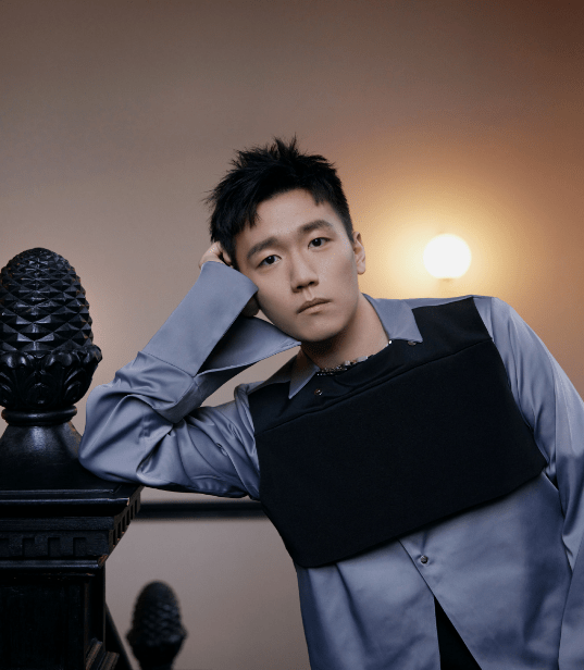 从穿西装的"打工人"到富豪典范,苏宁太子的衣品变化有多大?_张康阳