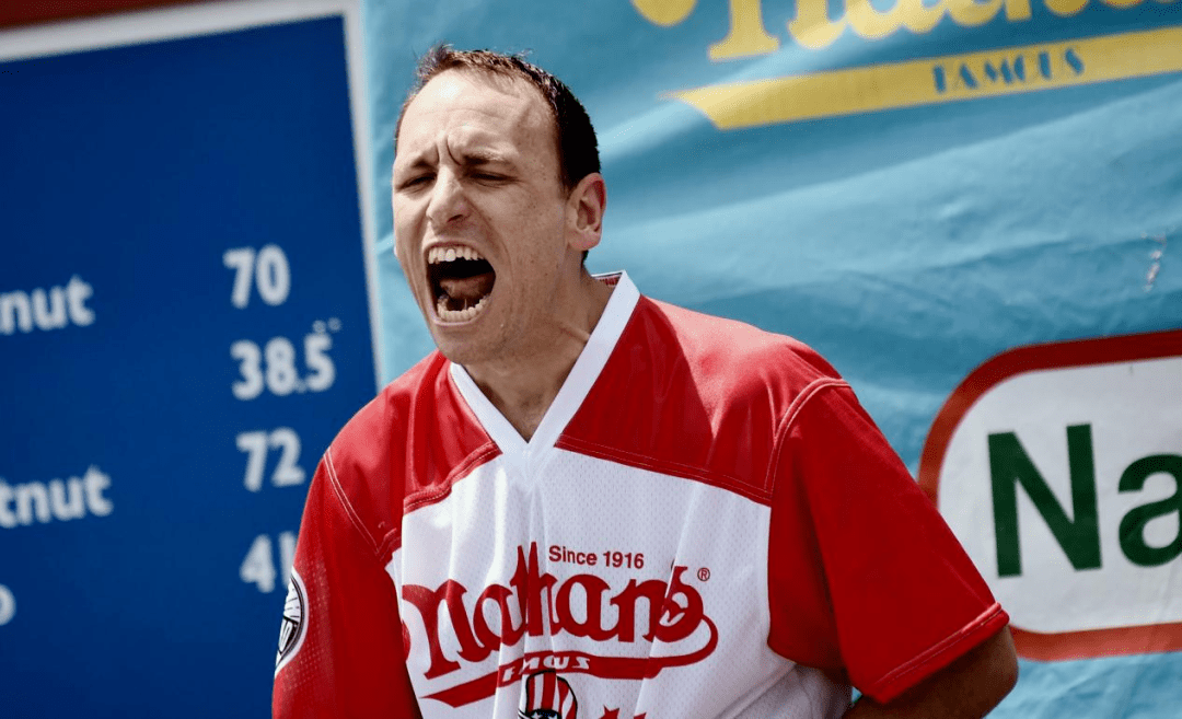 美国知名大胃王冠军乔伊·切斯特纳特,建议飞度找他当代言人俗话说得