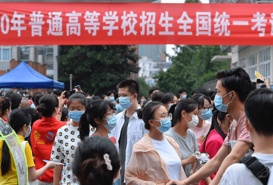 百强排行榜_2021中国大学百强排名:西交复旦并驾齐驱,上交反超浙江大学