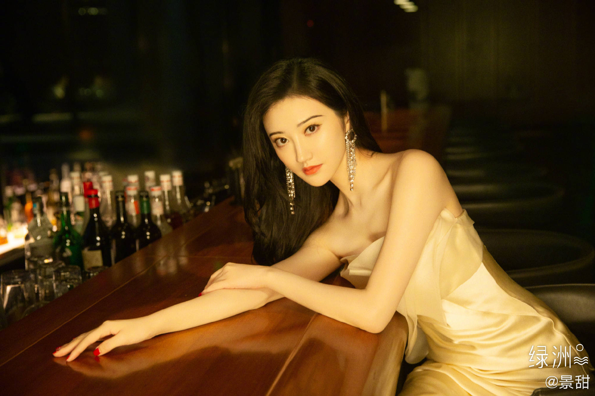 三十而立的景甜父母离异导致14年嘲讽如今事业翻红爱情如约而至