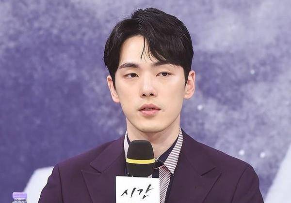 金正贤近况曝光消失1月都在道歉时间导演原谅合作下部戏