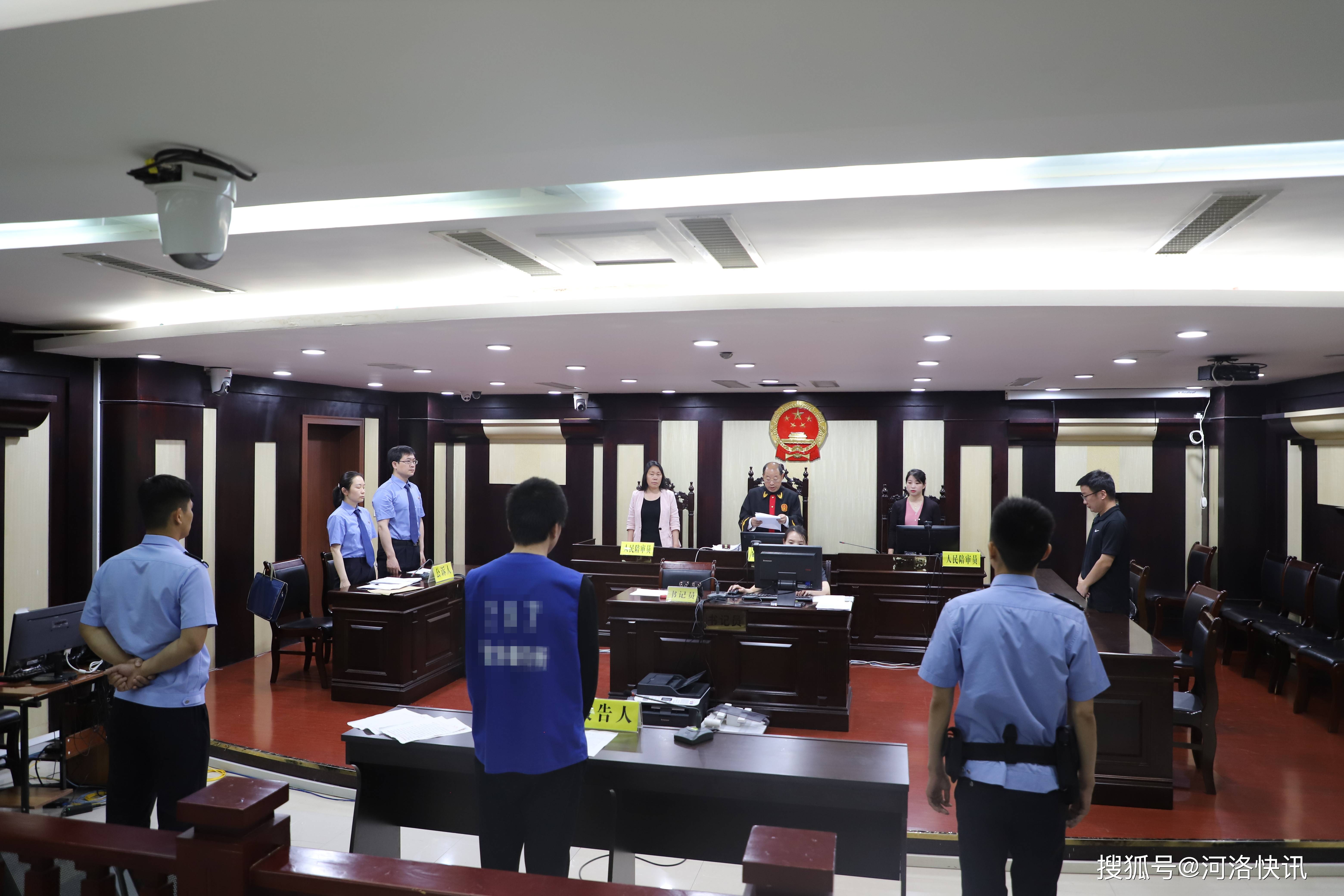 2021年5月11日上午,河南省灵宝市人民法院二号审判庭,一起传播淫秽