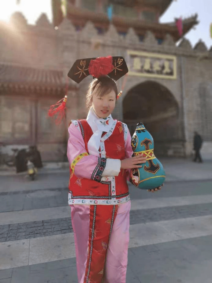 拍摄当天,午后的阳光照遍大地,是东北冬日里难得的好天气.