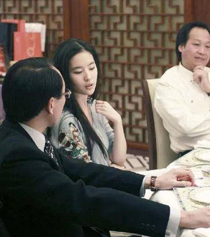 女人梦见蛇变成男人要和我在一起，梦境背后的深层含义与解析