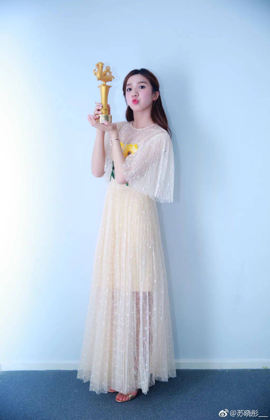 原创98年北影小花苏晓彤成娱乐圈第一甜妹了98年身材气质碾压