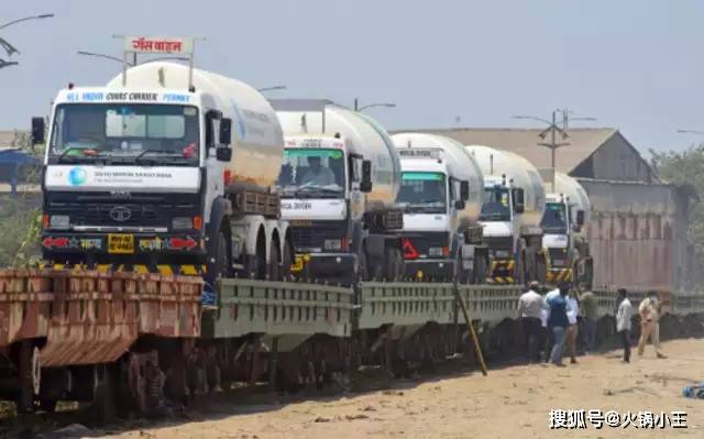 即使有足够的槽罐车,对于印度来说,也无法解决问题.